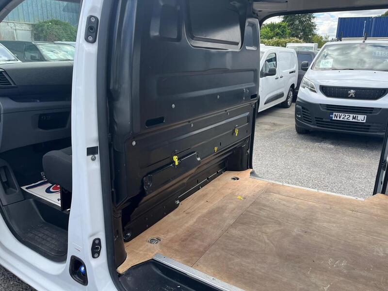 Vauxhall Vivaro Turbo D 2700 Sportive - U15221