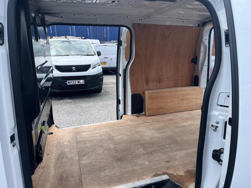 Vauxhall Vivaro Turbo D 2700 Sportive - U15221