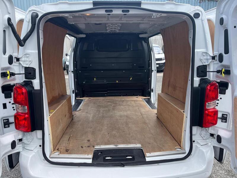 Vauxhall Vivaro Turbo D 2700 Sportive - U15221