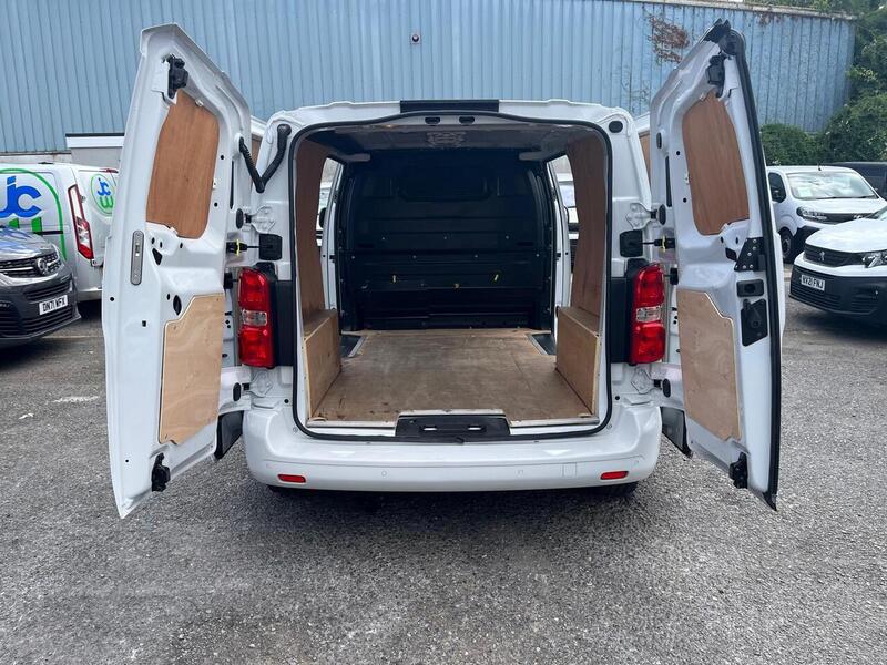 Vauxhall Vivaro Turbo D 2700 Sportive - U15221