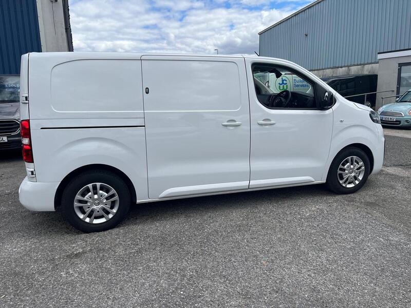 Vauxhall Vivaro Turbo D 2700 Sportive - U15221