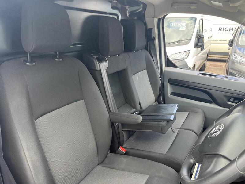 Vauxhall Vivaro Turbo D 2700 Sportive - U15221