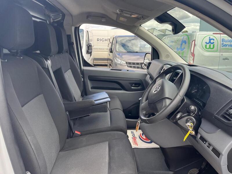 Vauxhall Vivaro Turbo D 2700 Sportive - U15221