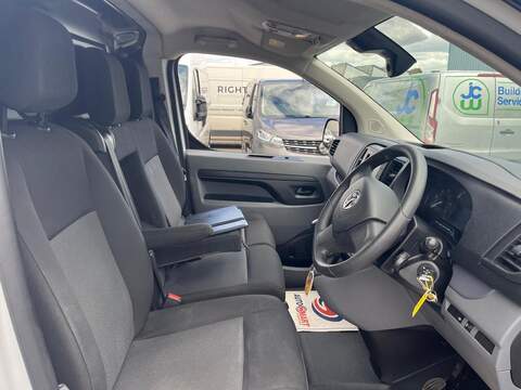 Vauxhall Vivaro Turbo D 2700 Sportive - U15221