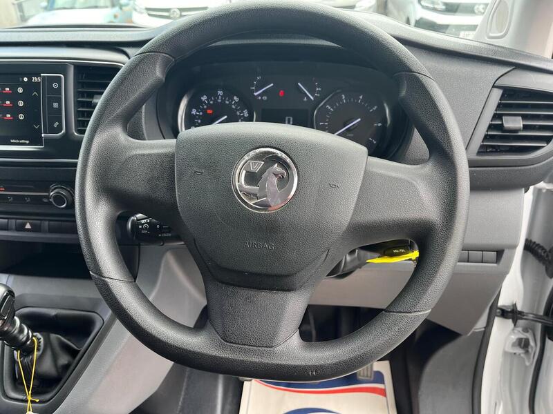 Vauxhall Vivaro Turbo D 2700 Sportive - U15221