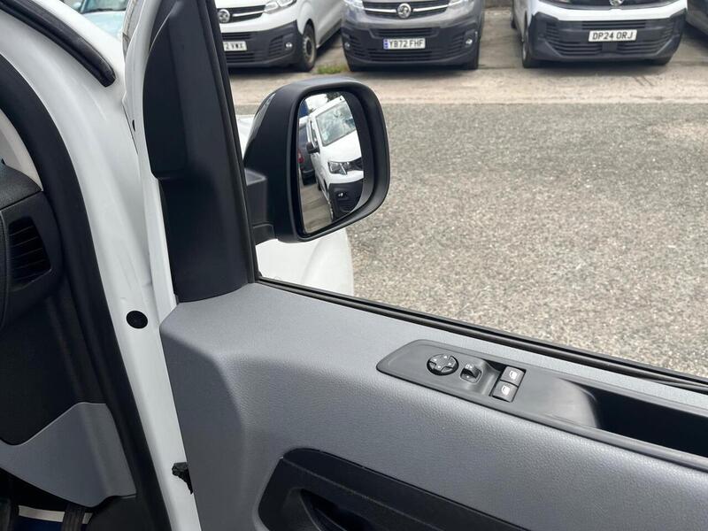 Vauxhall Vivaro Turbo D 2700 Sportive - U15221