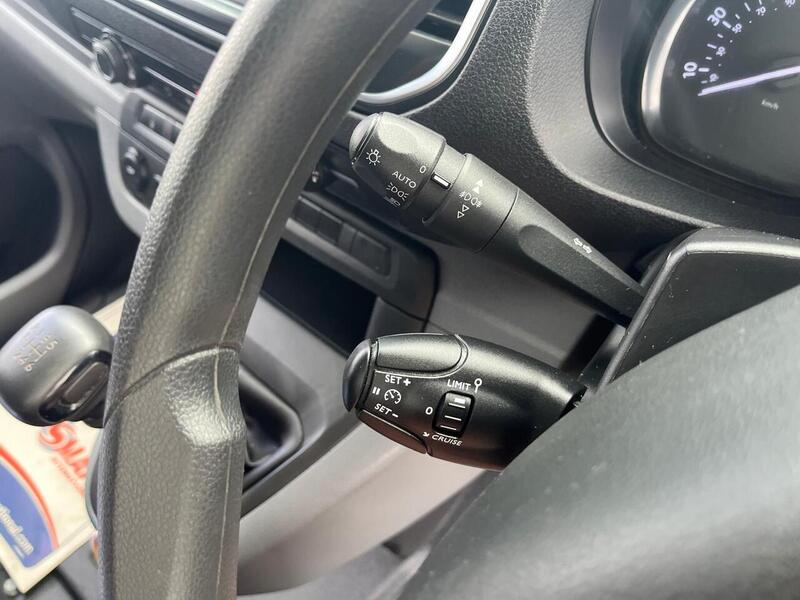 Vauxhall Vivaro Turbo D 2700 Sportive - U15221