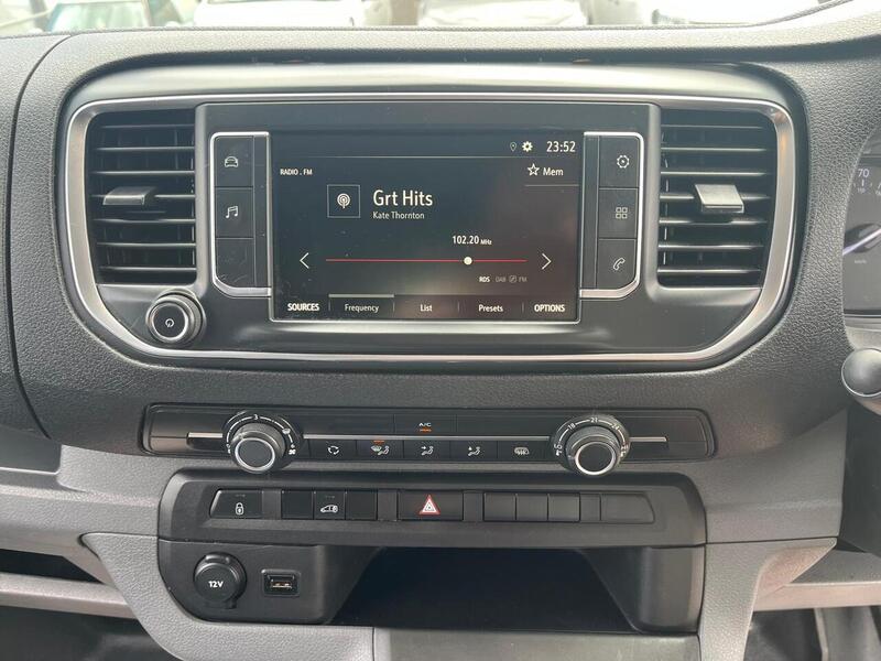 Vauxhall Vivaro Turbo D 2700 Sportive - U15221