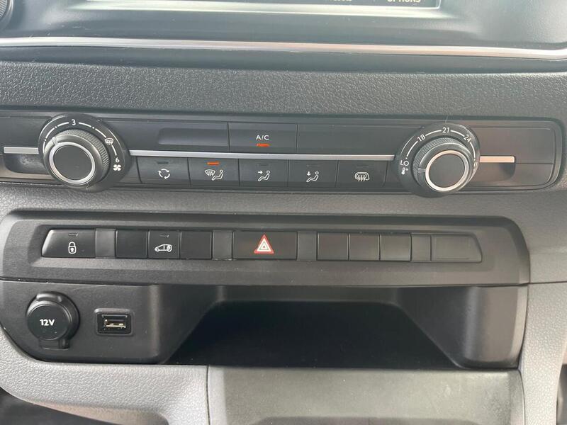 Vauxhall Vivaro Turbo D 2700 Sportive - U15221