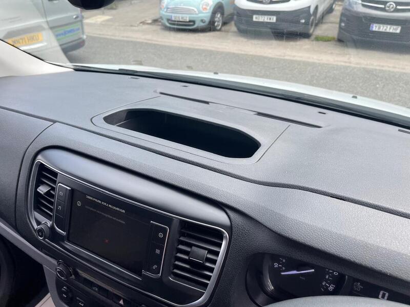 Vauxhall Vivaro Turbo D 2700 Sportive - U15221