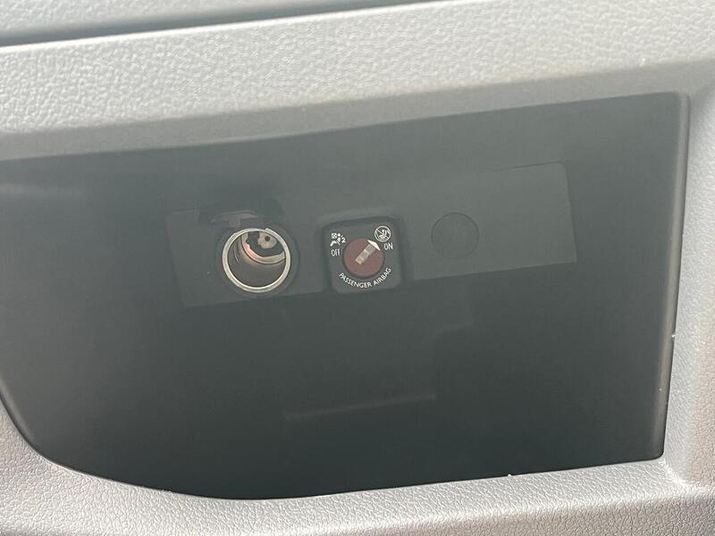 Vauxhall Vivaro Turbo D 2700 Sportive - U15221
