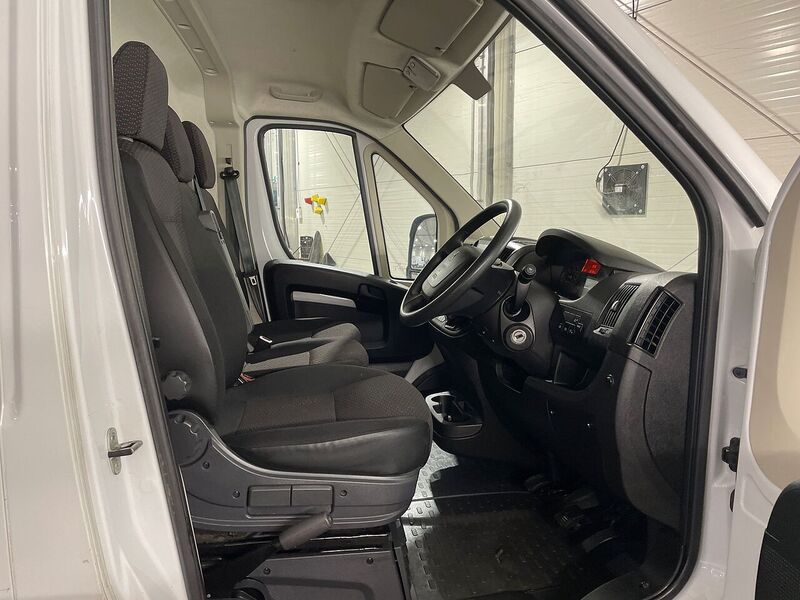 Peugeot Boxer BlueHDi 335 Professional Premium + - U15223