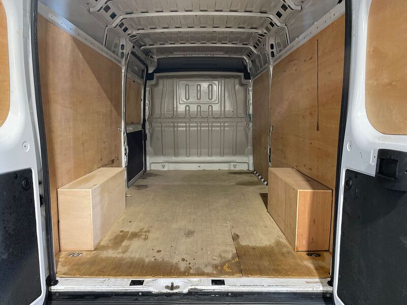 Peugeot Boxer BlueHDi 335 Professional Premium + - U15223