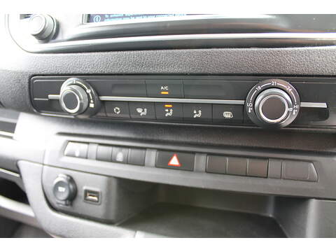 Peugeot Expert BlueHDi 1200 Professional Premium + - U15235