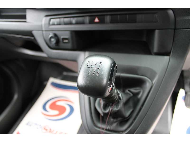 Peugeot Expert BlueHDi 1200 Professional Premium + - U15235