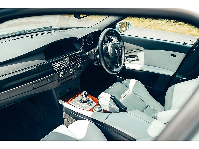 BMW M5 5.0 V10 SMG Euro 4 4dr