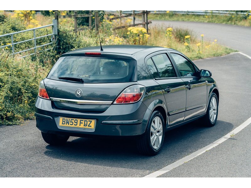 Vauxhall 1.4i 16v SXi Hatchback 5dr Petrol Manual (146 g/km, 89 bhp)