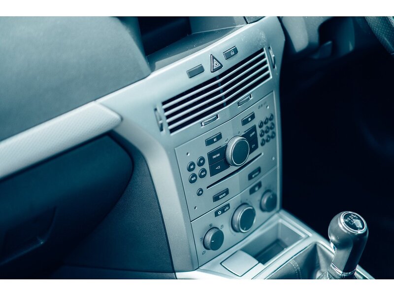 Vauxhall 1.4i 16v SXi Hatchback 5dr Petrol Manual (146 g/km, 89 bhp)