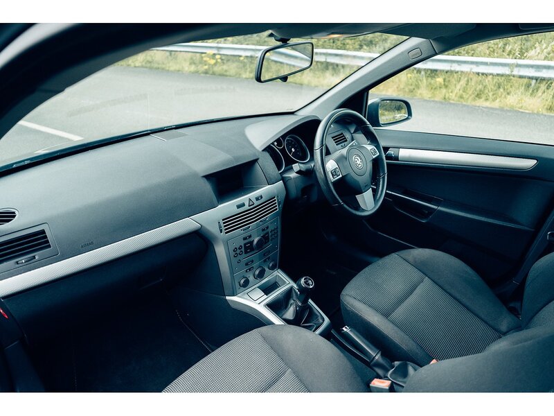 Vauxhall 1.4i 16v SXi Hatchback 5dr Petrol Manual (146 g/km, 89 bhp)