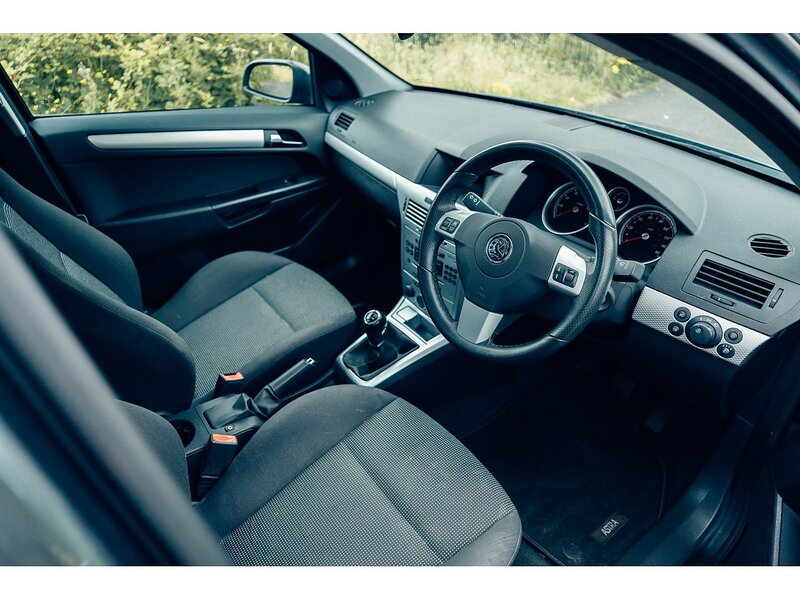 Vauxhall 1.4i 16v SXi Hatchback 5dr Petrol Manual (146 g/km, 89 bhp)