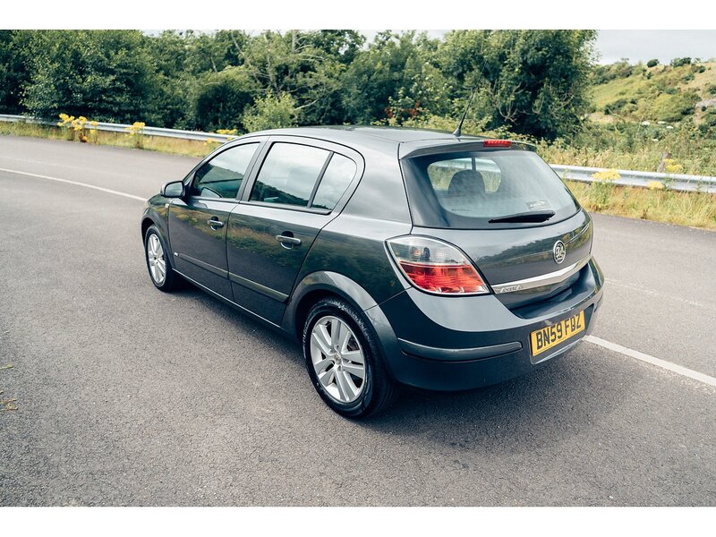 Vauxhall 1.4i 16v SXi Hatchback 5dr Petrol Manual (146 g/km, 89 bhp)