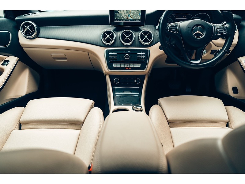 Mercedes-Benz 2.1 GLA200d SE (Executive) SUV 5dr Diesel 7G-DCT Euro 6 (s/s) (136 ps)