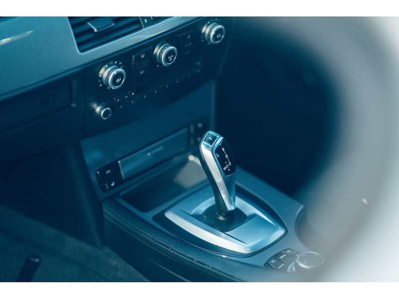 BMW 3.0 525d SE Business Edition Touring 5dr Diesel Steptronic Euro 4 (197 ps)