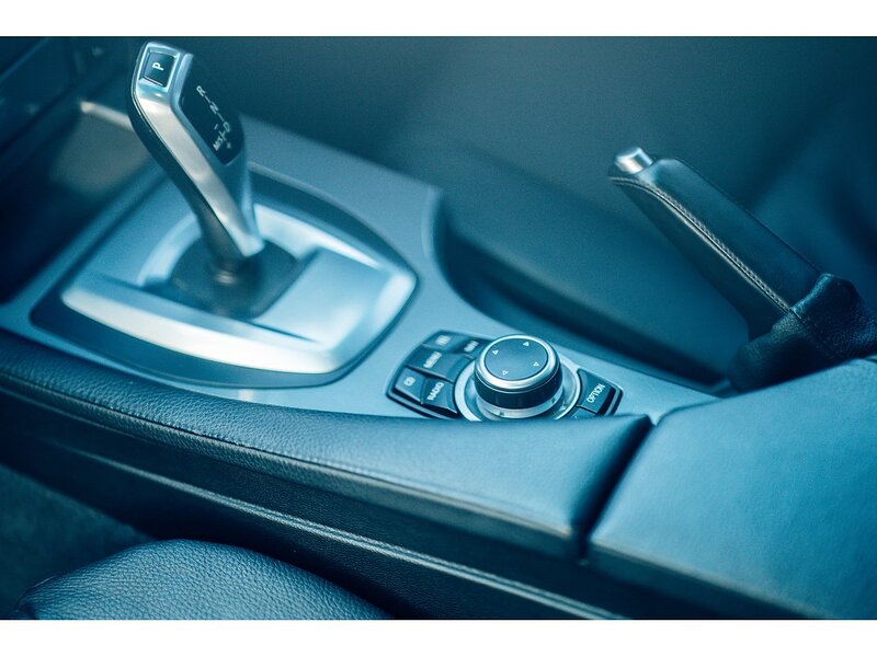 BMW 3.0 525d SE Business Edition Touring 5dr Diesel Steptronic Euro 4 (197 ps)