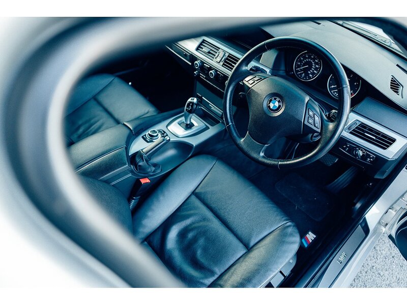 BMW 3.0 525d SE Business Edition Touring 5dr Diesel Steptronic Euro 4 (197 ps)