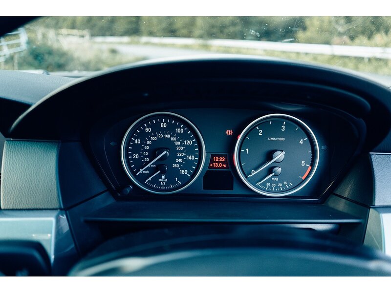 BMW 3.0 525d SE Business Edition Touring 5dr Diesel Steptronic Euro 4 (197 ps)