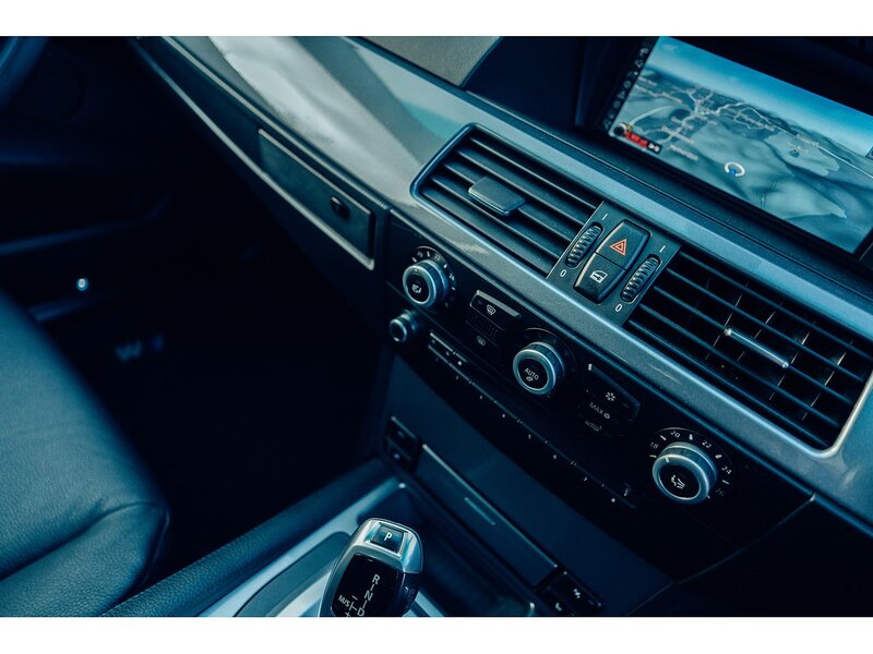 BMW 3.0 525d SE Business Edition Touring 5dr Diesel Steptronic Euro 4 (197 ps)