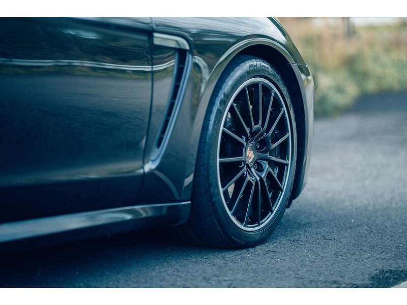 Porsche 3.0D V6 Hatchback 5dr Diesel TiptronicS Euro 5 (s/s) (300 ps)