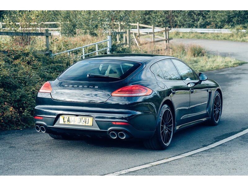 Porsche 3.0D V6 Hatchback 5dr Diesel TiptronicS Euro 5 (s/s) (300 ps)