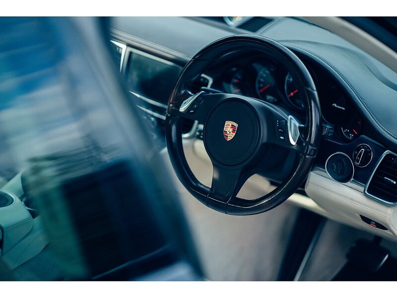 Porsche 3.0D V6 Hatchback 5dr Diesel TiptronicS Euro 5 (s/s) (300 ps)