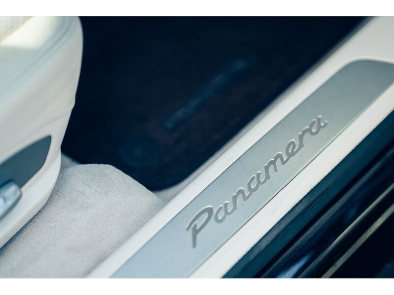 Porsche 3.0D V6 Hatchback 5dr Diesel TiptronicS Euro 5 (s/s) (300 ps)