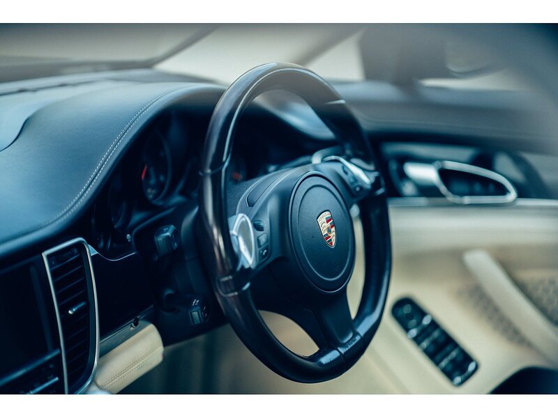 Porsche 3.0D V6 Hatchback 5dr Diesel TiptronicS Euro 5 (s/s) (300 ps)