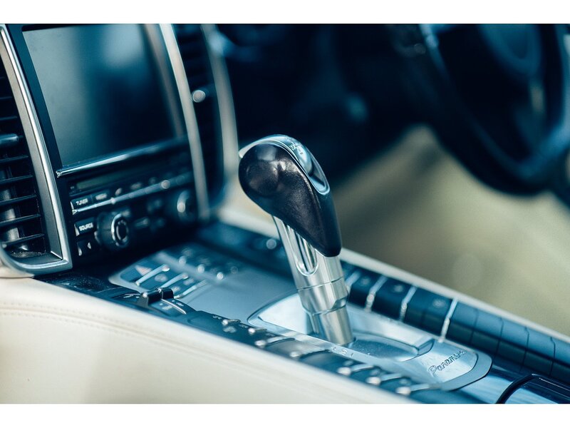 Porsche 3.0D V6 Hatchback 5dr Diesel TiptronicS Euro 5 (s/s) (300 ps)