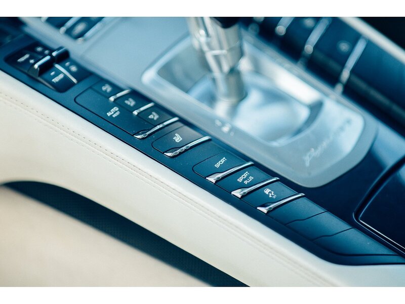 Porsche 3.0D V6 Hatchback 5dr Diesel TiptronicS Euro 5 (s/s) (300 ps)