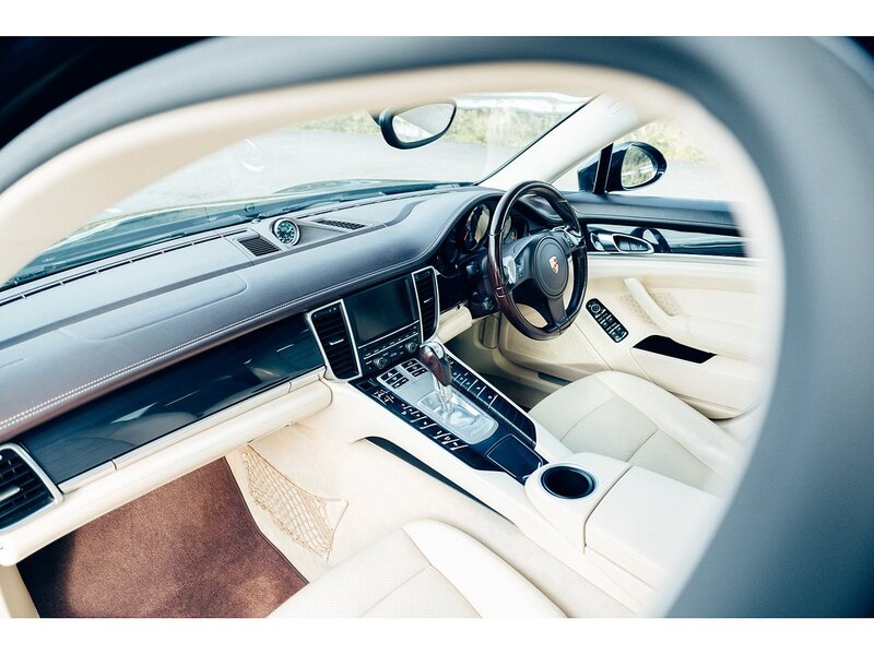 Porsche 3.0D V6 Hatchback 5dr Diesel TiptronicS Euro 5 (s/s) (300 ps)