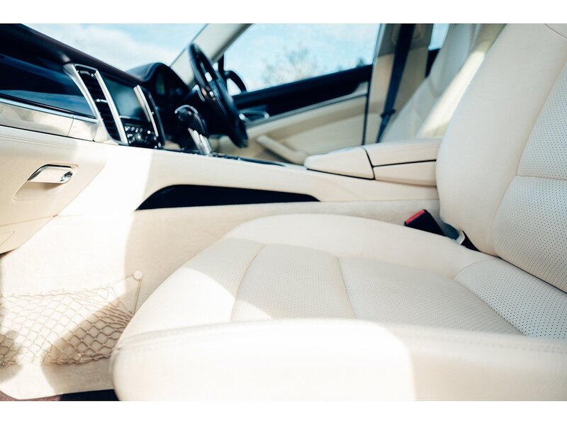 Porsche 3.0D V6 Hatchback 5dr Diesel TiptronicS Euro 5 (s/s) (300 ps)