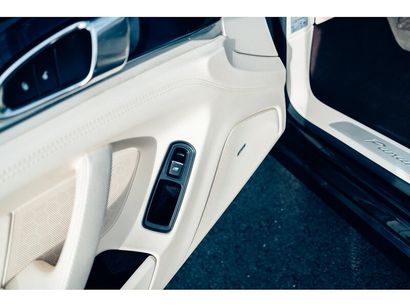 Porsche 3.0D V6 Hatchback 5dr Diesel TiptronicS Euro 5 (s/s) (300 ps)