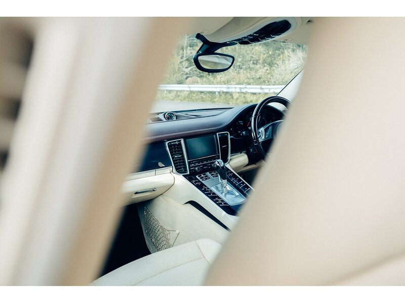 Porsche 3.0D V6 Hatchback 5dr Diesel TiptronicS Euro 5 (s/s) (300 ps)