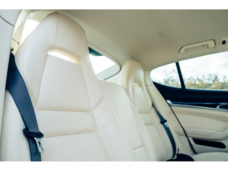 Porsche 3.0D V6 Hatchback 5dr Diesel TiptronicS Euro 5 (s/s) (300 ps)