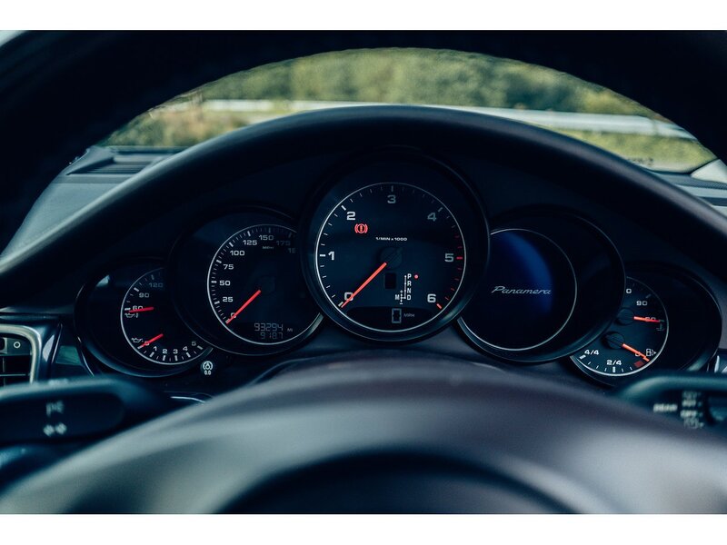 Porsche 3.0D V6 Hatchback 5dr Diesel TiptronicS Euro 5 (s/s) (300 ps)