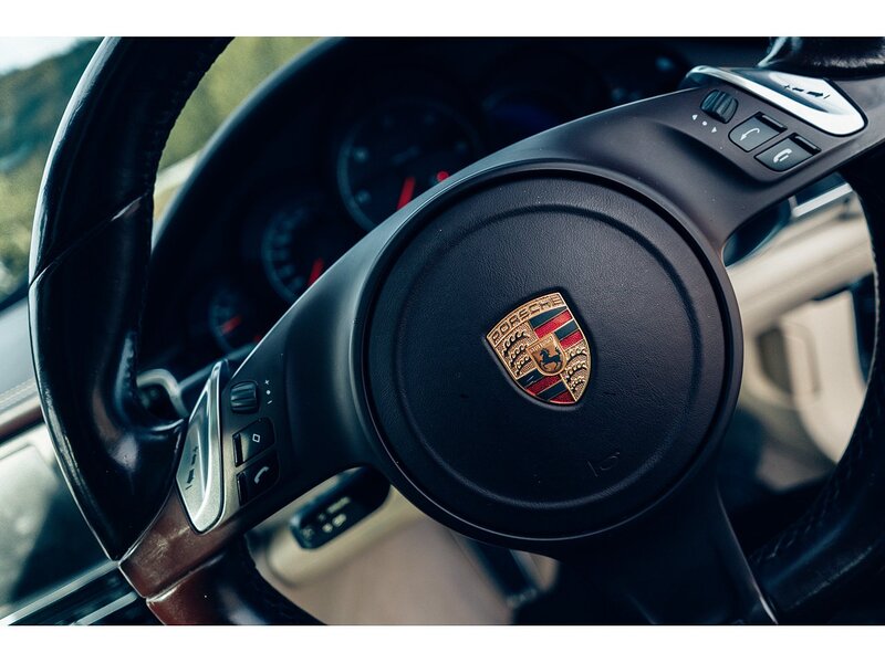 Porsche 3.0D V6 Hatchback 5dr Diesel TiptronicS Euro 5 (s/s) (300 ps)