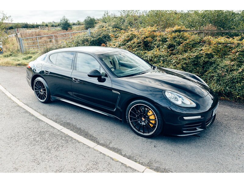 Porsche 3.0D V6 Hatchback 5dr Diesel TiptronicS Euro 5 (s/s) (300 ps)