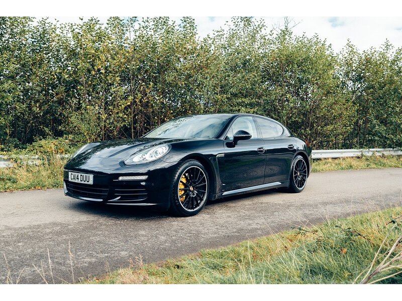 Porsche 3.0D V6 Hatchback 5dr Diesel TiptronicS Euro 5 (s/s) (300 ps)