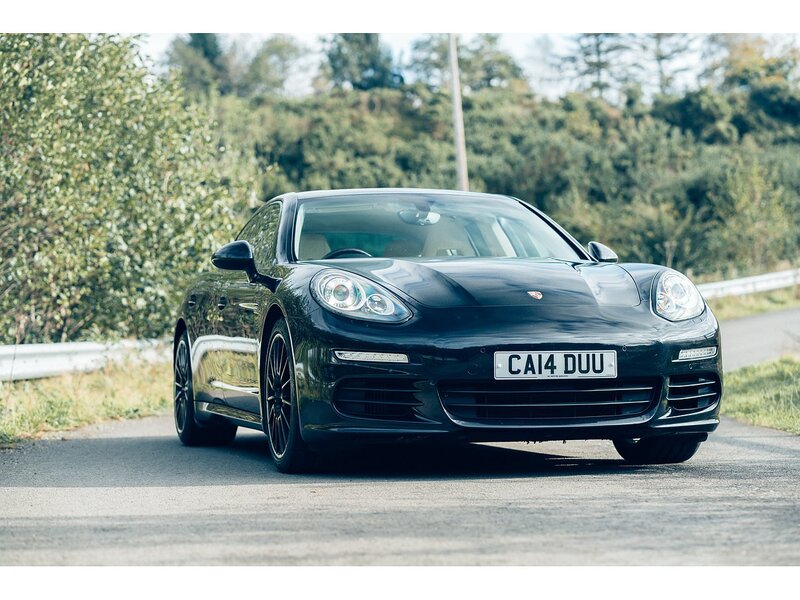 Porsche 3.0D V6 Hatchback 5dr Diesel TiptronicS Euro 5 (s/s) (300 ps)