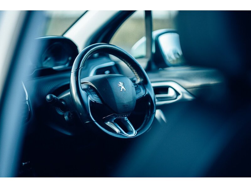 Peugeot 1.2 PureTech Allure SUV 5dr Petrol Manual Euro 6 (s/s) (130 ps)