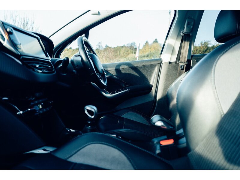 Peugeot 1.2 PureTech Allure SUV 5dr Petrol Manual Euro 6 (s/s) (130 ps)